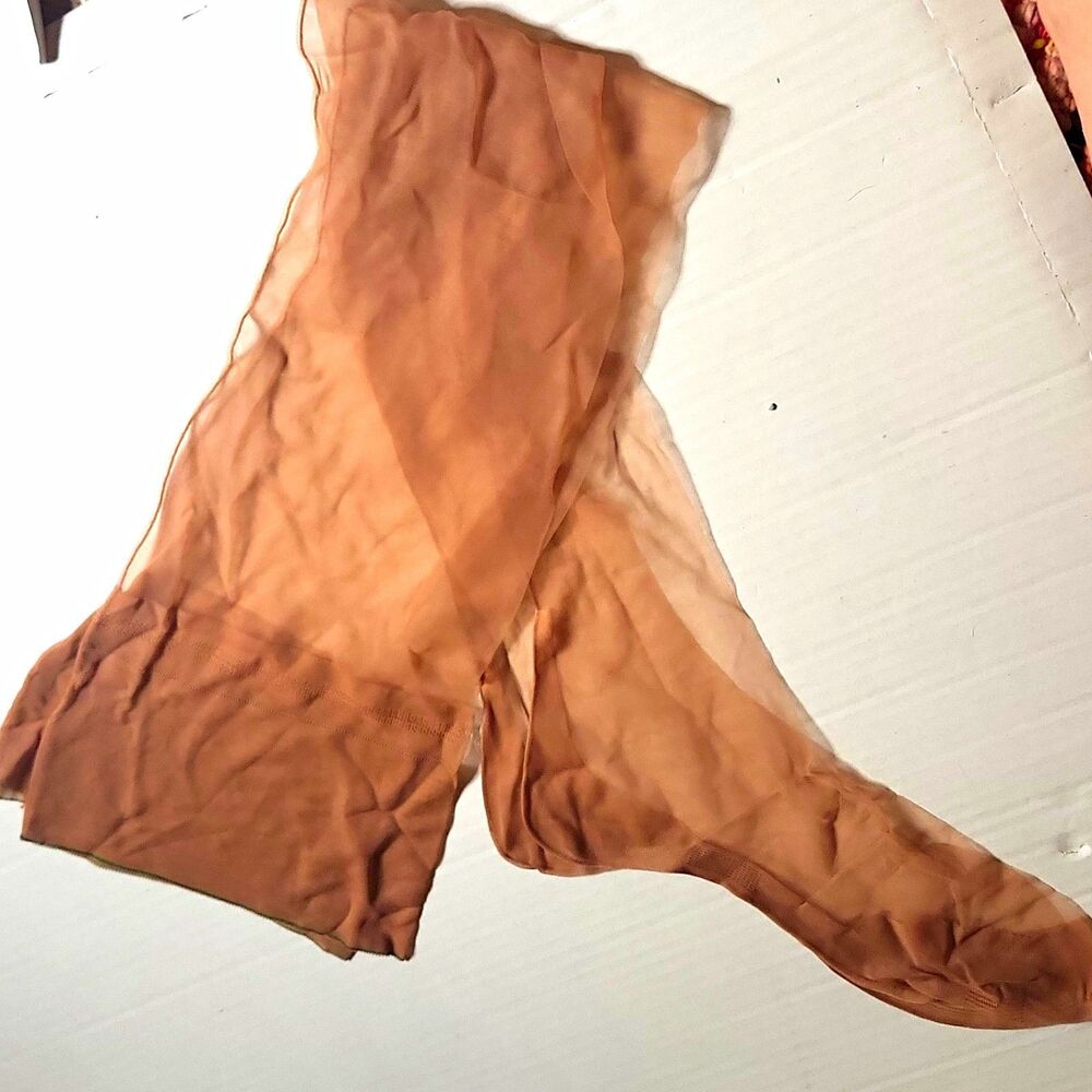 1950s Women Beige Solid Sheer Nylon/Spandex Tights excellent size 10